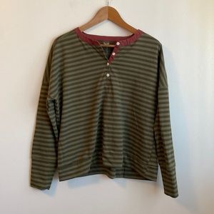 Gently Worn Women’s Green Striped Size XL Mountain Hardwear Henley Shirt